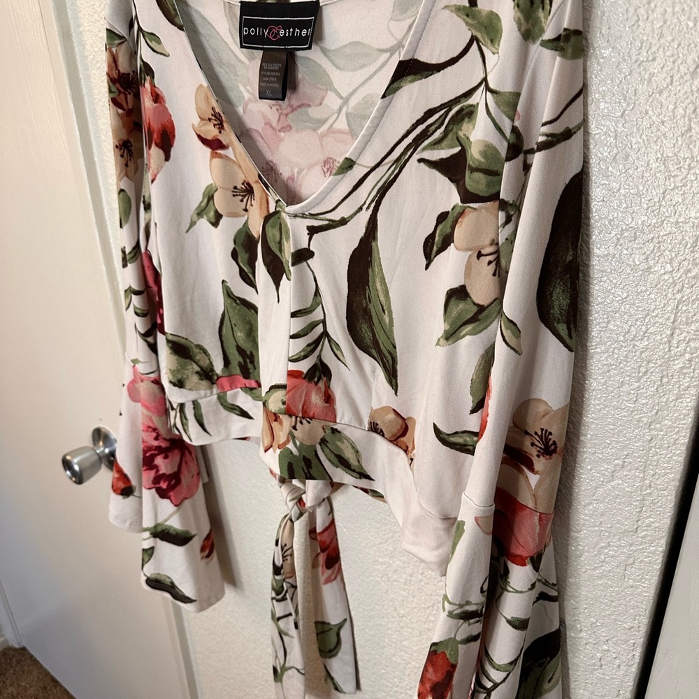 Polly & Esther Floral Tie Blouse. Women’s size XL.